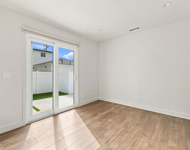 6328 Camellia Avenue - Photo Thumbnail 19