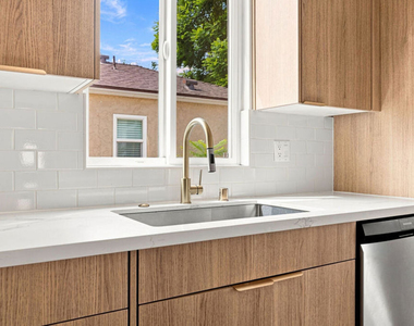 6328 Camellia Avenue - Photo Thumbnail 7