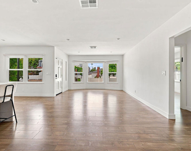 6328 Camellia Avenue - Photo Thumbnail 9