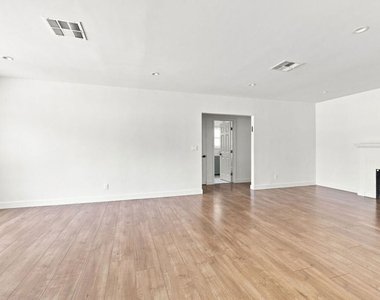 6328 Camellia Avenue - Photo Thumbnail 4