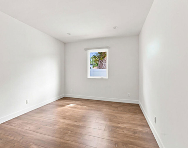 6328 Camellia Avenue - Photo Thumbnail 17