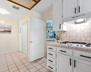 1375 Kelton Avenue - Photo Thumbnail 13