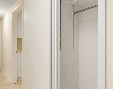 1375 Kelton Avenue - Photo Thumbnail 16