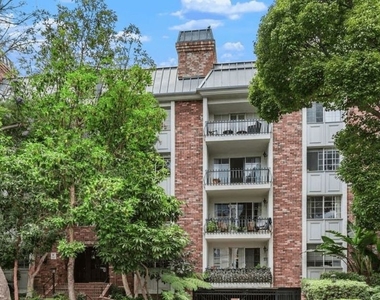 1375 Kelton Avenue - Photo Thumbnail 1