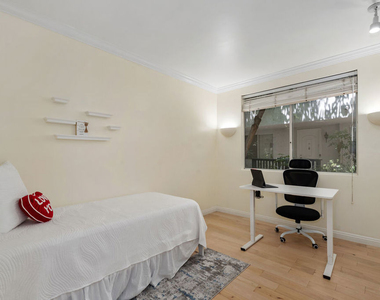 1375 Kelton Avenue - Photo Thumbnail 37