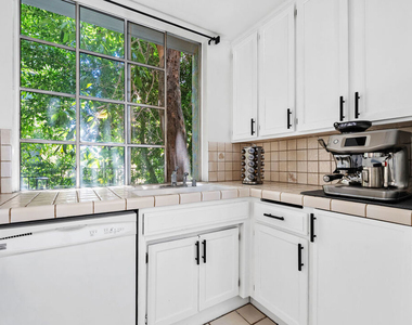 1375 Kelton Avenue - Photo Thumbnail 11