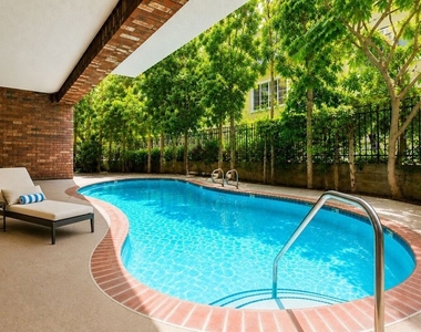 1375 Kelton Avenue - Photo Thumbnail 27