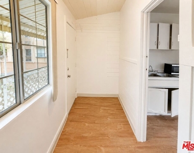 1238 W Adams Boulevard - Photo Thumbnail 4