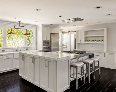 908 N Rexford Drive - Photo Thumbnail 7