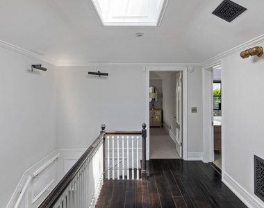 908 N Rexford Drive - Photo Thumbnail 11