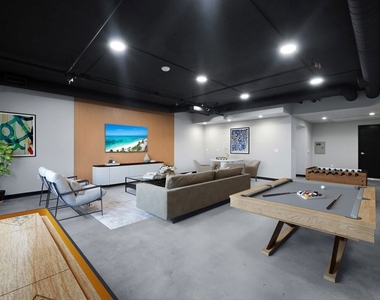 14811 Erwin Street - Photo Thumbnail 7