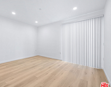 14811 Erwin Street - Photo Thumbnail 19