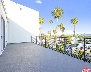 14811 Erwin Street - Photo Thumbnail 25