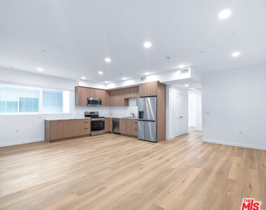 14811 Erwin Street - Photo Thumbnail 33