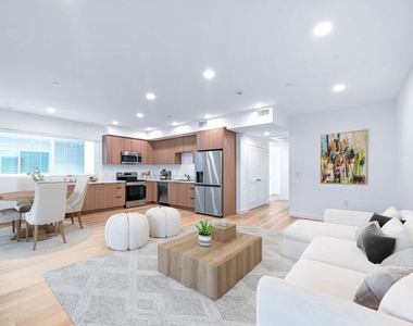 14811 Erwin Street - Photo Thumbnail 5