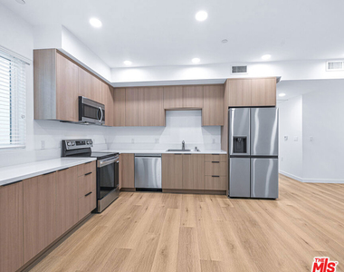 14811 Erwin Street - Photo Thumbnail 35