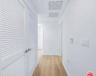 14811 Erwin Street - Photo Thumbnail 30