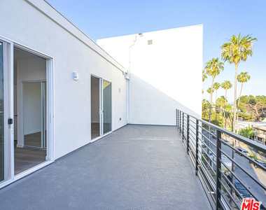 14811 Erwin Street - Photo Thumbnail 27