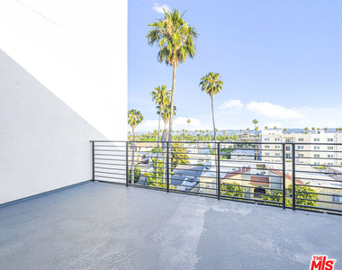 14811 Erwin Street - Photo Thumbnail 23