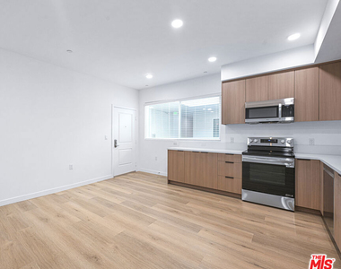 14811 Erwin Street - Photo Thumbnail 31