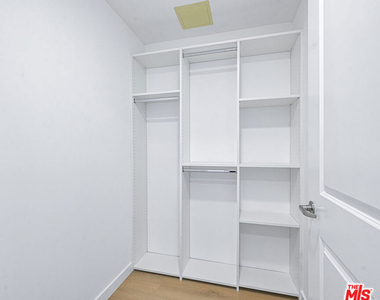 14811 Erwin Street - Photo Thumbnail 14