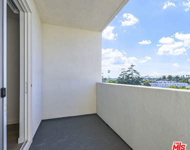 14811 Erwin Street - Photo Thumbnail 13