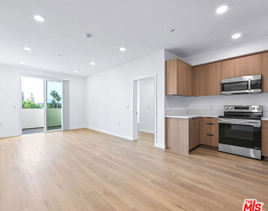 14811 Erwin Street - Photo Thumbnail 25