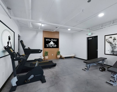 14811 Erwin Street - Photo Thumbnail 9