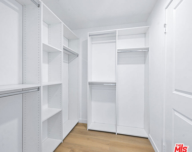 14811 Erwin Street - Photo Thumbnail 21