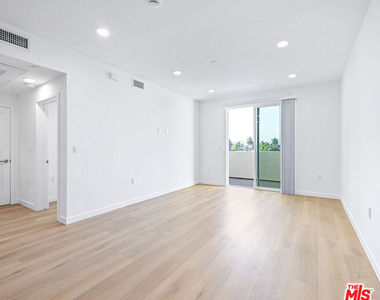 14811 Erwin Street - Photo Thumbnail 17
