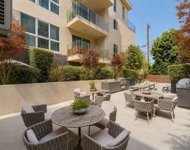 728 N Sweetzer Avenue - Photo Thumbnail 21