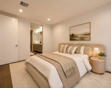 728 N Sweetzer Avenue - Photo Thumbnail 10