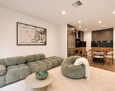 728 N Sweetzer Avenue - Photo Thumbnail 2