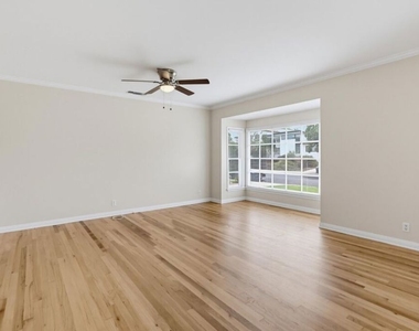 7900 Westlawn Avenue - Photo Thumbnail 4