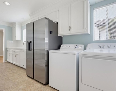 7900 Westlawn Avenue - Photo Thumbnail 8