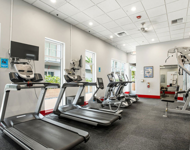 645 W 9th Street - Photo Thumbnail 14