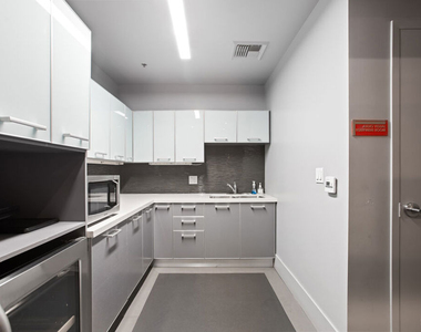 645 W 9th Street - Photo Thumbnail 16