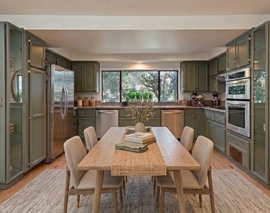 407 S Spalding Drive - Photo Thumbnail 8