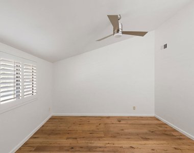 407 S Spalding Drive - Photo Thumbnail 15