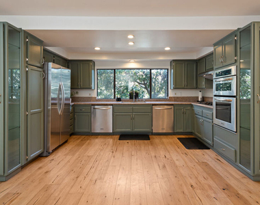 407 S Spalding Drive - Photo Thumbnail 9