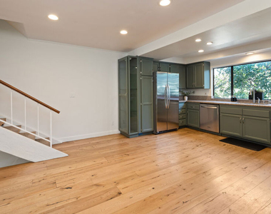 407 S Spalding Drive - Photo Thumbnail 7