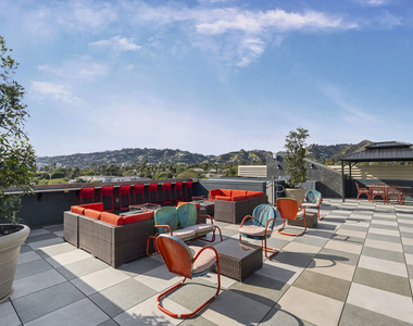 7428 Santa Monica Boulevard - Photo Thumbnail 36