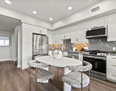 7428 Santa Monica Boulevard - Photo Thumbnail 15