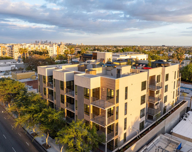 7428 Santa Monica Boulevard - Photo Thumbnail 43