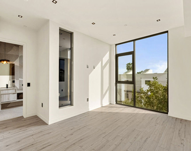 1021 N Ogden Drive - Photo Thumbnail 17
