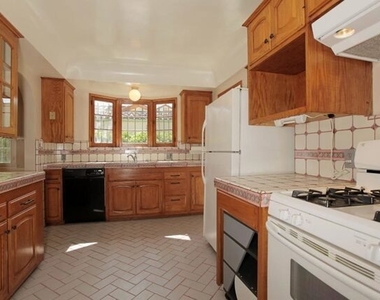 1054 Princeton Street - Photo Thumbnail 8