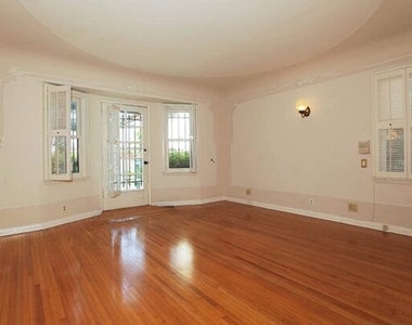 1054 Princeton Street - Photo Thumbnail 12