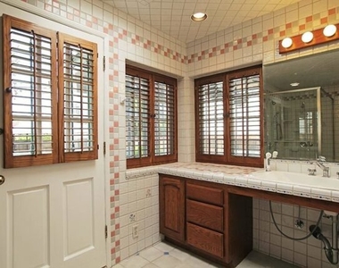 1054 Princeton Street - Photo Thumbnail 13