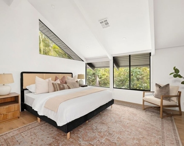 1561 Clear View Drive - Photo Thumbnail 8