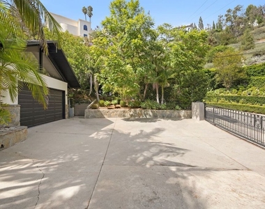 1561 Clear View Drive - Photo Thumbnail 21